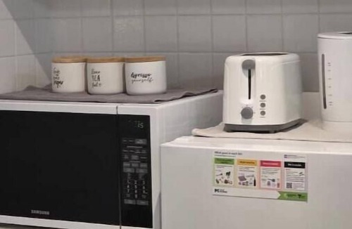 North Melbourne Apartment | Sweet studio in North Melbourne with parking.
