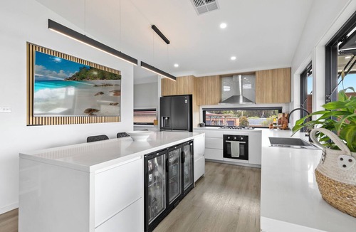 Swansea Apartment | Swells On Northcote. Newly completed 3 Bed 2 Bath premium accommodation