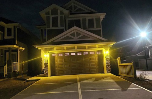 Southwest Edmonton House | SwitHome Glen 4 beds| 2.5 Baths | Near YEG Airport