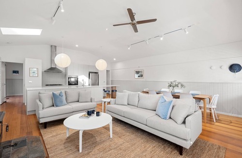 Ocean Grove House | Swyn Y Mor, Riverside Cottage Haven: Pet friendly