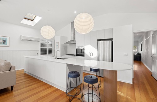 Ocean Grove House | Swyn Y Mor, Riverside Cottage Haven: Pet friendly