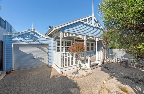 Ocean Grove House | Swyn Y Mor, Riverside Cottage Haven: Pet friendly