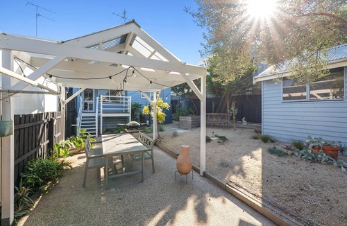 Ocean Grove House | Swyn Y Mor, Riverside Cottage Haven: Pet friendly