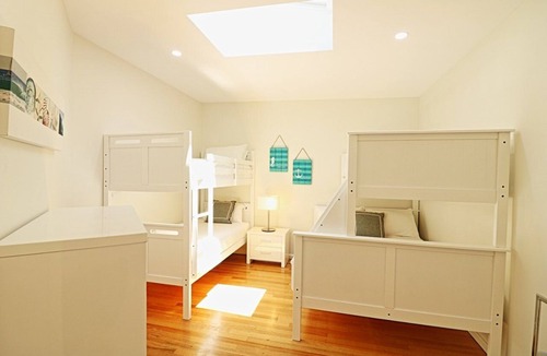 Merimbula Cabin | Sybella - 4 bedroom option (Ocean views with a pool)