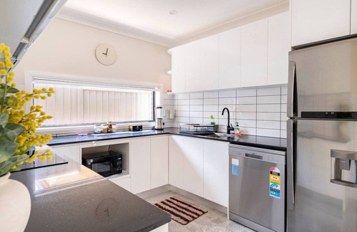 Kingswood House | Sydney & Blue Mts Retreat (5-Bedrooms)