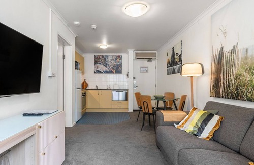 Chippendale Apartment | Sydney City Escape! - Pool, Gym & Parking