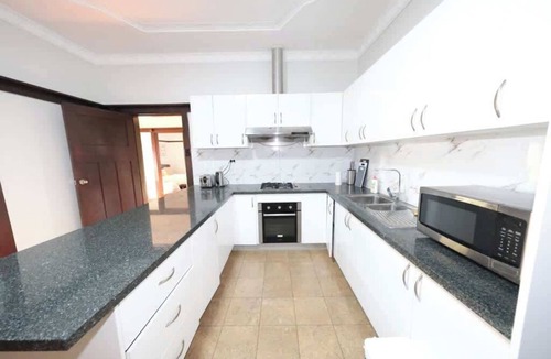 Concord House | Sydney concord 4 Bed 3 bath close Burwood