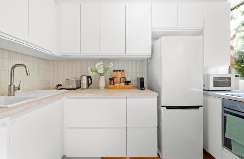 Neutral Bay Apartment | Sydney Leafy retreat 2BDR with parking and Access to CBD