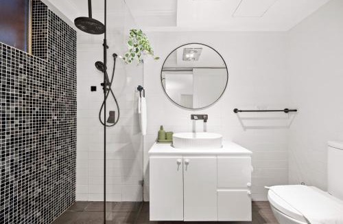 Neutral Bay Apartment | Sydney Leafy retreat 2BDR with parking and Access to CBD