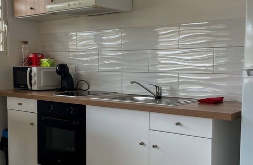 Cayenne Apartment | T2 Comfort Near Beach, University & Rectorat Fiber WiFi & AC