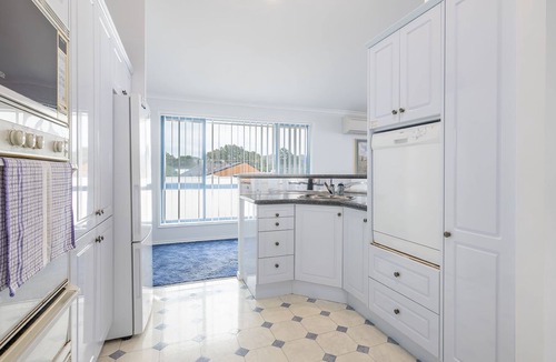 Fingal Bay House | Tah Villa 1, 68 Marine Dr - stunning views, linen and air con