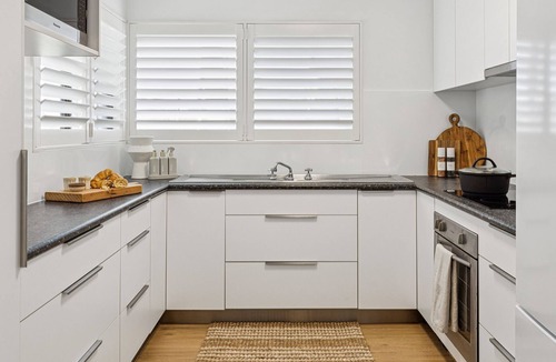 Yamba Apartment | Talinga 1 - Stylish Coastal Apartment Near Main Beach - Holiday Yamba