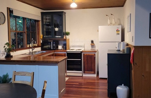 Apollo Bay House | Tall Trees Eco Retreat - Fern Cottage
