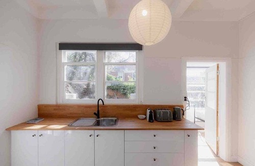 Trevallyn Apartment | Tamar River Views & Mid-Century Vibes