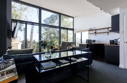 Grindelwald Apartment | Tamar Valley Treetop Retreat with River Views