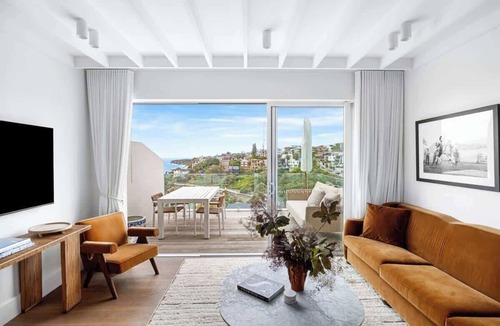 Bondi Beach Apartment | Tamarama Beach Views 8