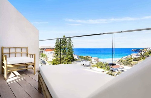 Bondi Beach Apartment | Tamarama Beach Views 8