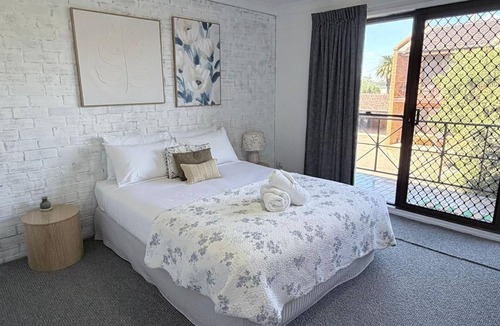 West Tamworth Apartment | Tamworth Terrace House - It's All About Location!