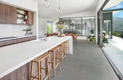 Merrijig House | Tanderra 180 - A luxury Alpine Retreat with breathtaking views Pool - Sleeps 12,