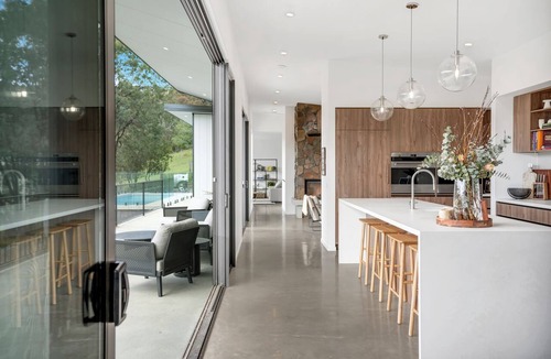 Merrijig House | Tanderra 180 - A luxury Alpine Retreat with breathtaking views Pool - Sleeps 12,