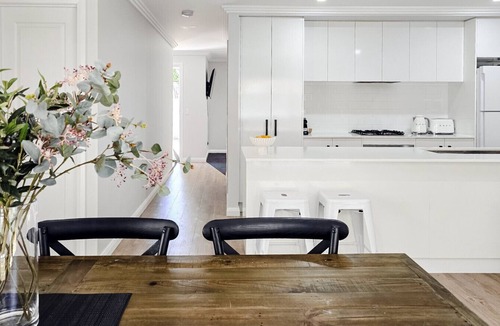 Wagga Wagga House | `Tanderra` Modern Walkable Wagga Townhouse