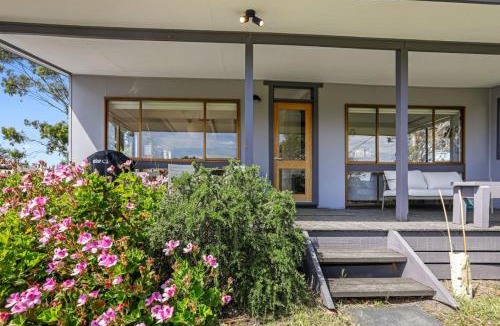 Apollo Bay House | TANES COTTAGE - quiet escape in Apollo Bay