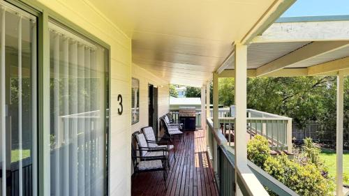 Lakes Entrance House | Tanjil Cottage - Relaxing Coastal Stay