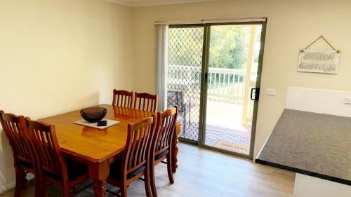 Lakes Entrance House | Tanjil Cottage - Relaxing Coastal Stay