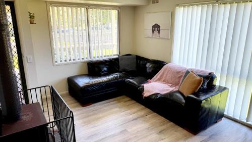 Lakes Entrance House | Tanjil Cottage - Relaxing Coastal Stay
