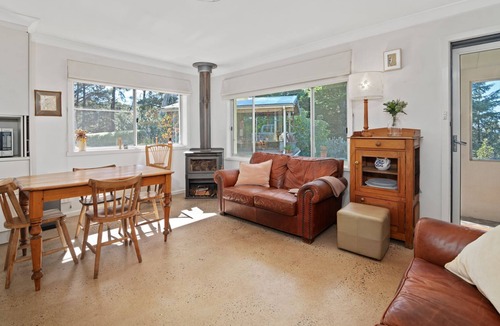 Springside House | Tanswell Cottage. Rural and serene!