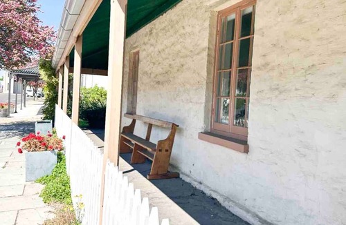 Penola House | Telegraph Station Stays