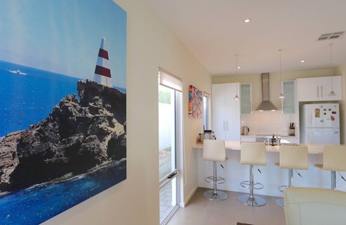 Waterhouse House | 'Ten Robe Street' - town central holiday home.