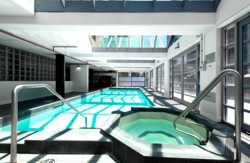 Chinatown Apartment | Tennis & Tranquility on Exhibition