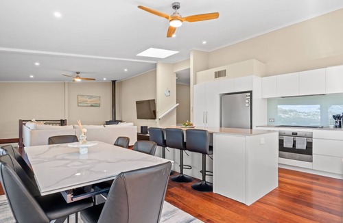Terrigal House | Terrigal Sunrise with lake views