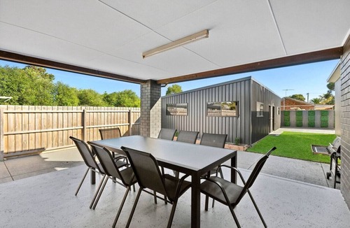 St Leonards House | The Absolute Beach Escape For 21