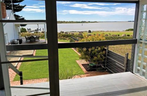 Goolwa Apartment | The Admiral Riverside Studio 1 - Waterfront Accommodation in the Goolwa Township