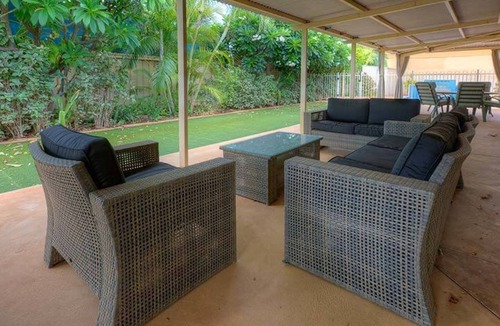 Exmouth House | The Anchor - Top location in center of town with swimming pool