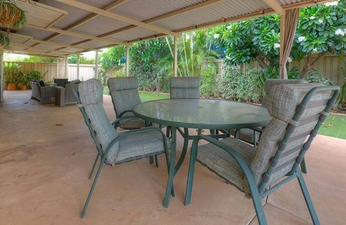 Exmouth House | The Anchor - Top location in center of town with swimming pool