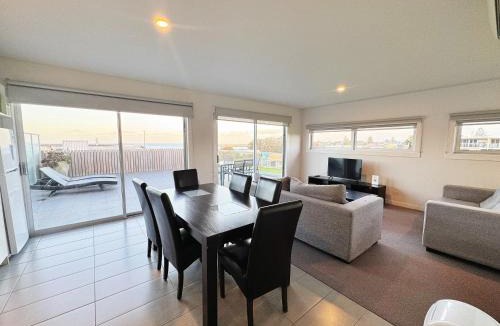 Apollo Bay Hotel | The Apollo