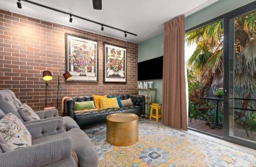 Petersham House | The Art Haus - Retro-Chic Hideaway near Local Gems