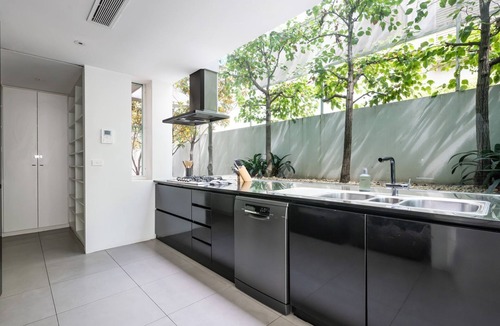 Brighton House | The Art House by the Beach