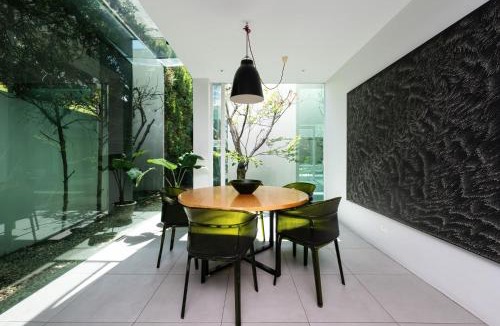 Brighton House | The Art House by the Beach