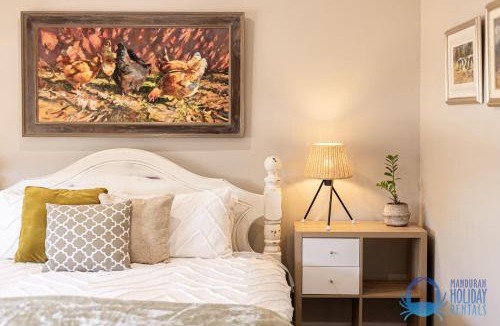 Dudley Park House | The Art Lovers Cottage in Mandurah 2BR