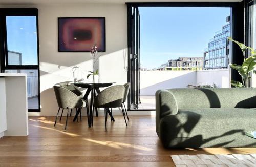 Windsor Apartment | The ART Sub-Penthouse with Stunning Views
