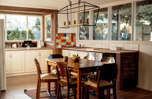 Upper Wakefield House | The Artist’s Homestead – Artistic Vineyard Retreat