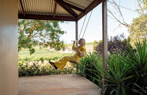 Upper Wakefield House | The Artist’s Homestead – Artistic Vineyard Retreat