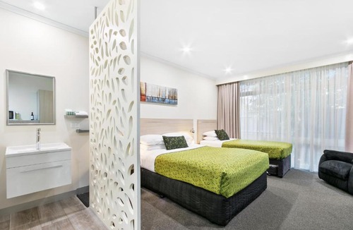 Sale Hotel | The Aspen & Apartments