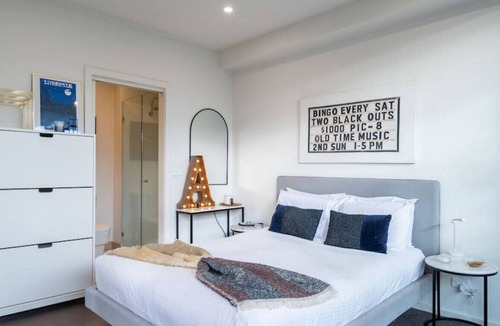 Windsor Apartment | The Avenue - 500m to Chapel St, 100m Trams