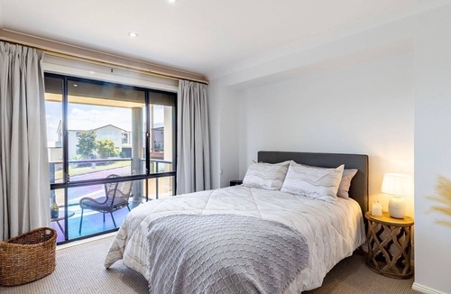 Salamander Bay House | The Bach, 1/28 Scott Circuit - water views, Wi-Fi and Air Conditioning