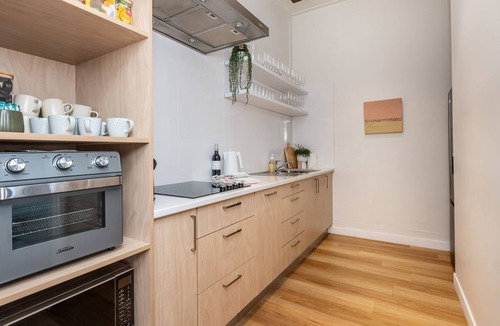 Saint Kilda South Apartment | The Barkly Scene with Rooftop Retreat